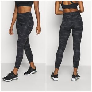 Athleta Ultimate Camo 7/8 Tight Athletic Leggings Stash Pocket Gray